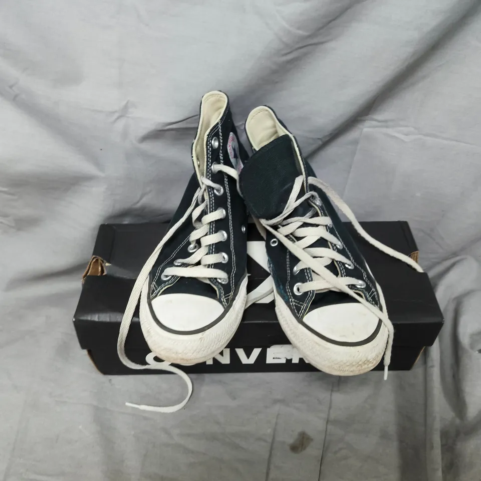 CONVERSE HI-TOP TRAINERS – NAVY CANVAS WITH WHITE LACES (BOXED)