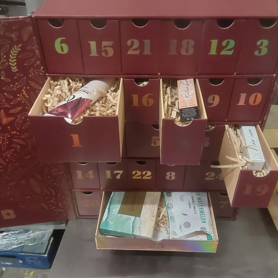 PALLET CONTAINING A VERY LARGE QUANTITY OF ASSORTED BEAUTY RELATED PRODUCTS TO INCLUDE: BIRCHBOX BEAUTY ADVENT CALENDARS, BIRCHBOX BEAUTY SETS ECT