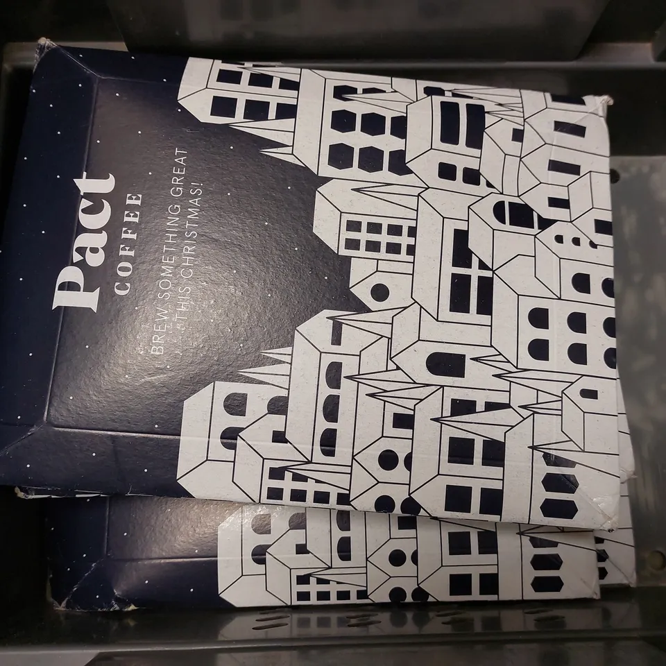 BOX OF APPROX 5 ITEMS TO INCLUDE PACT COFFEE BEANS, CLIMPSON & SONS COFFEE AND CLOUD GATE COFFEE