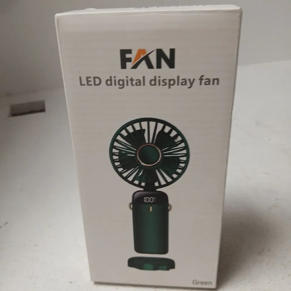 APPROXIMATELY 12 ASSORTED ITEMS INCLUDING LED FAN , SOLDEROMG IRON AND CORE2 THERMAL SENSOR