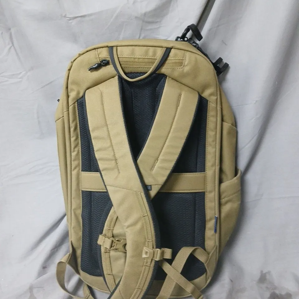 THULE TRAVEL BACKPACK 28L – KHAKI 