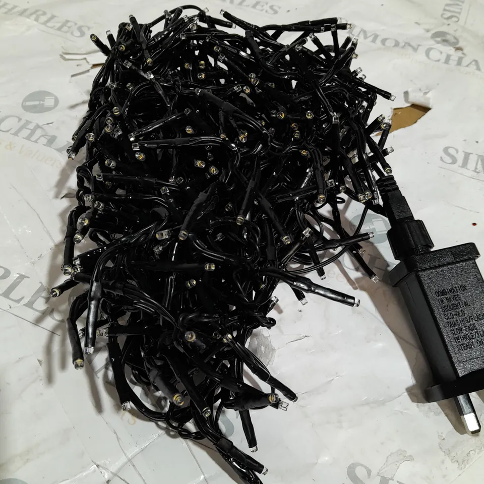 GARDEN REFLECTIONS OUTDOOR CASCADING LED CLUSTER LIGHT STRAND WITH 8 FUNCTIONS