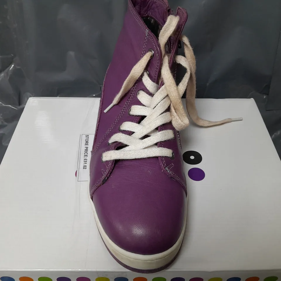 BOXED ADESSO LEATHER HIGH TOP TRAINERS IN PURPLE - SIZE 39