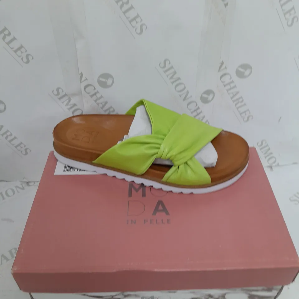 BOXED PAIR OF MODA IN PELLENYLAA LIME GREEN SIZE 7 SANDALS