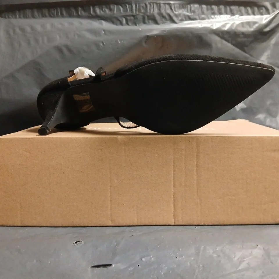 WHERE'S THAT FROM POINTED TOE LOW STILETTO HEEL SANDALS IN BLACK SIZE UK 7