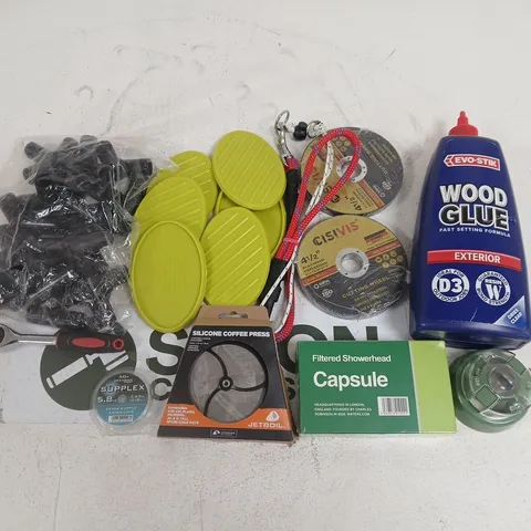 LOT OF ASSORTED HOUSEHOLD ITEMS TO INCLUDE ECO-STIK WOOD GLUE, CUTTING DISCS AND FILTERED SHOWERHEADS CAPSULES