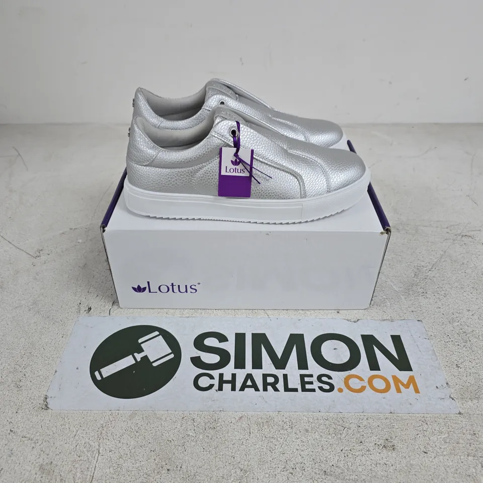 BOXED PAIR OF LOTUS LEON SHOES IN SILVER COLOUR - EU 39
