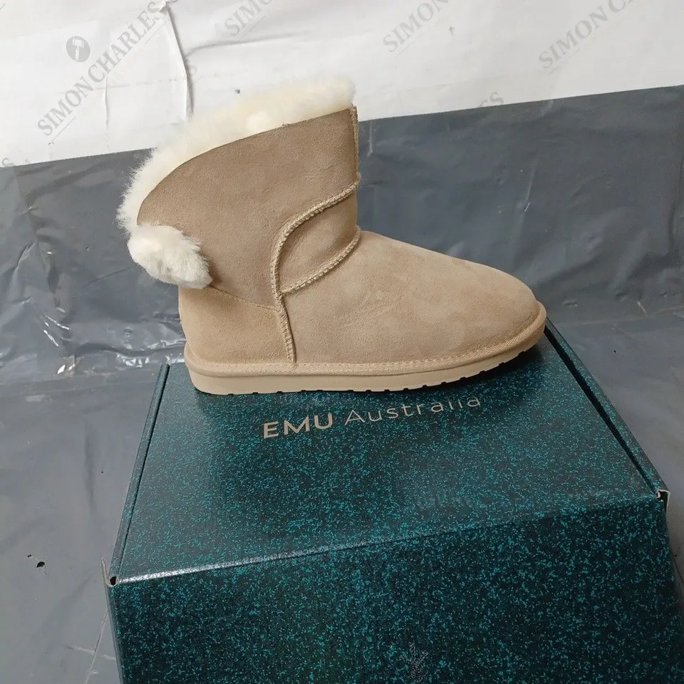 BOXED PAIR OF EMU AUSTRALIA SHEEPSKIN ANKLE HIGH BOOTS - TAN - SIZE 8 UK