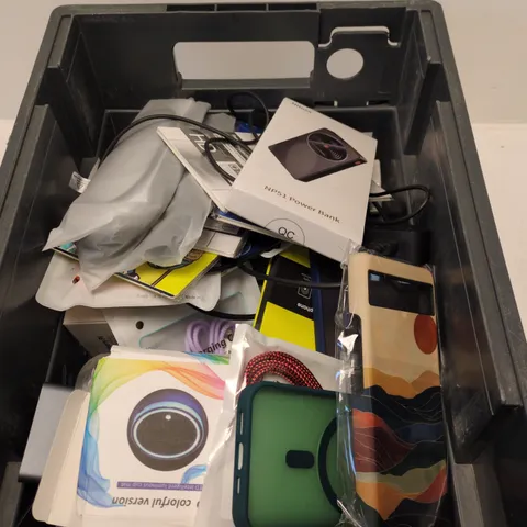 BOX CONTAINING A MIX OF APPROXIMATELY 15 ASSORTED ITEMS INCLUDING PHONE CASE, PORTABLE CHARGER, SCREEN PROTECTOR