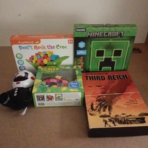 APPROXIMATELY 20 ASSORTED TOYS, GAMES, GIFTS AND NOVELTIES TO INCLUDE MINECRAFT LED NEON LIGHT, ELMER GIFT SET, FOXMIND DONT ROCK THE CROC, ETC - COLLECTION ONLY