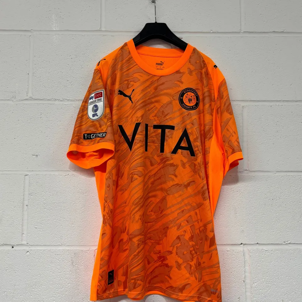STOCKPORT COUNTY F.C LEAGUE ONE MATCH WORN THIRD SHIRT IN ORANGE - UK L / MAX METCALFE #25