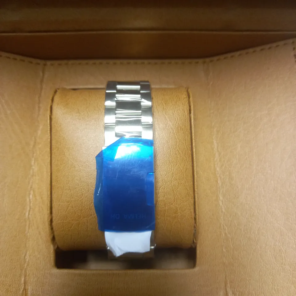 HELMA DH STAINLESS STEEL WATCH IN WOODEN GIFT BOX
