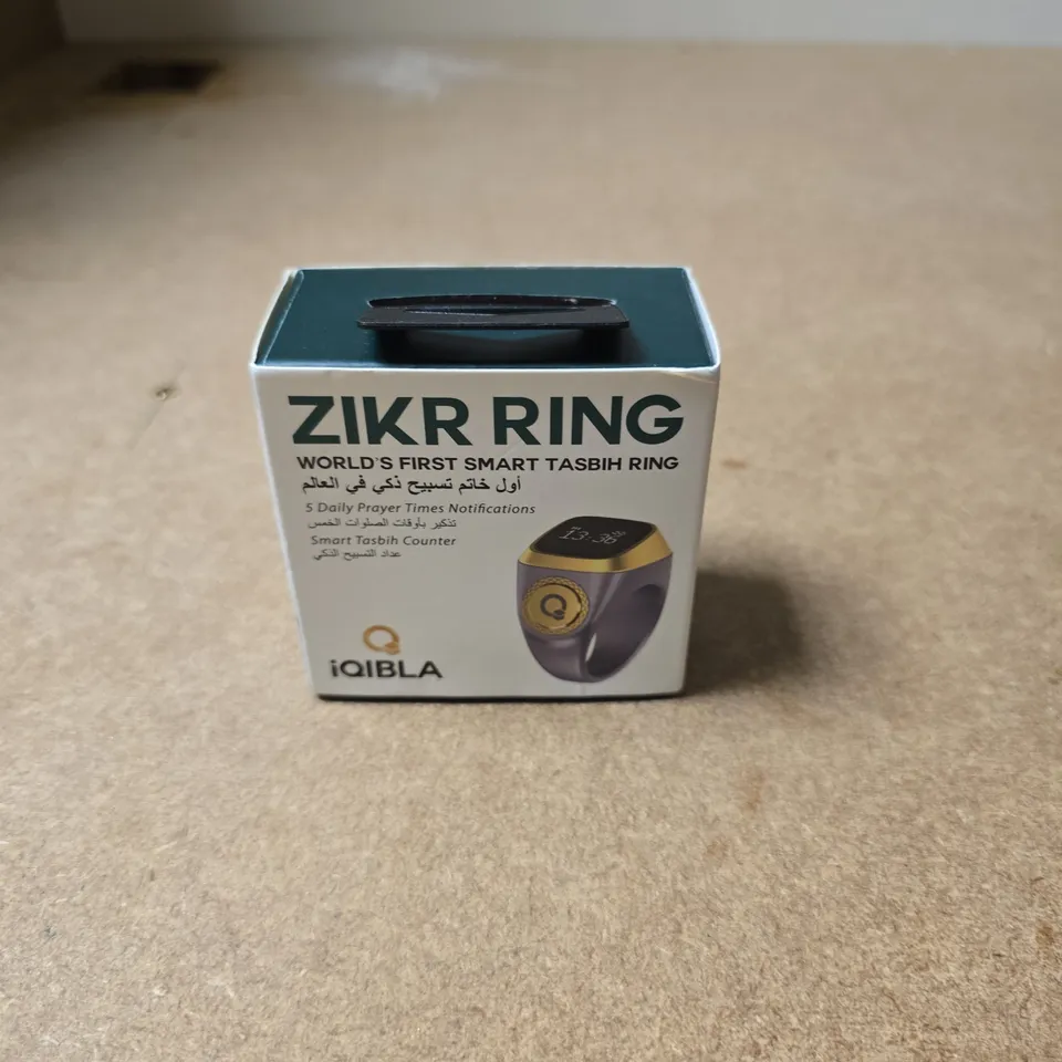 APPROXIMATELY 20 ASSORTED JEWELLERY ITEMS INCLUDING FASHION JEWELLRY AND ZIKR RING