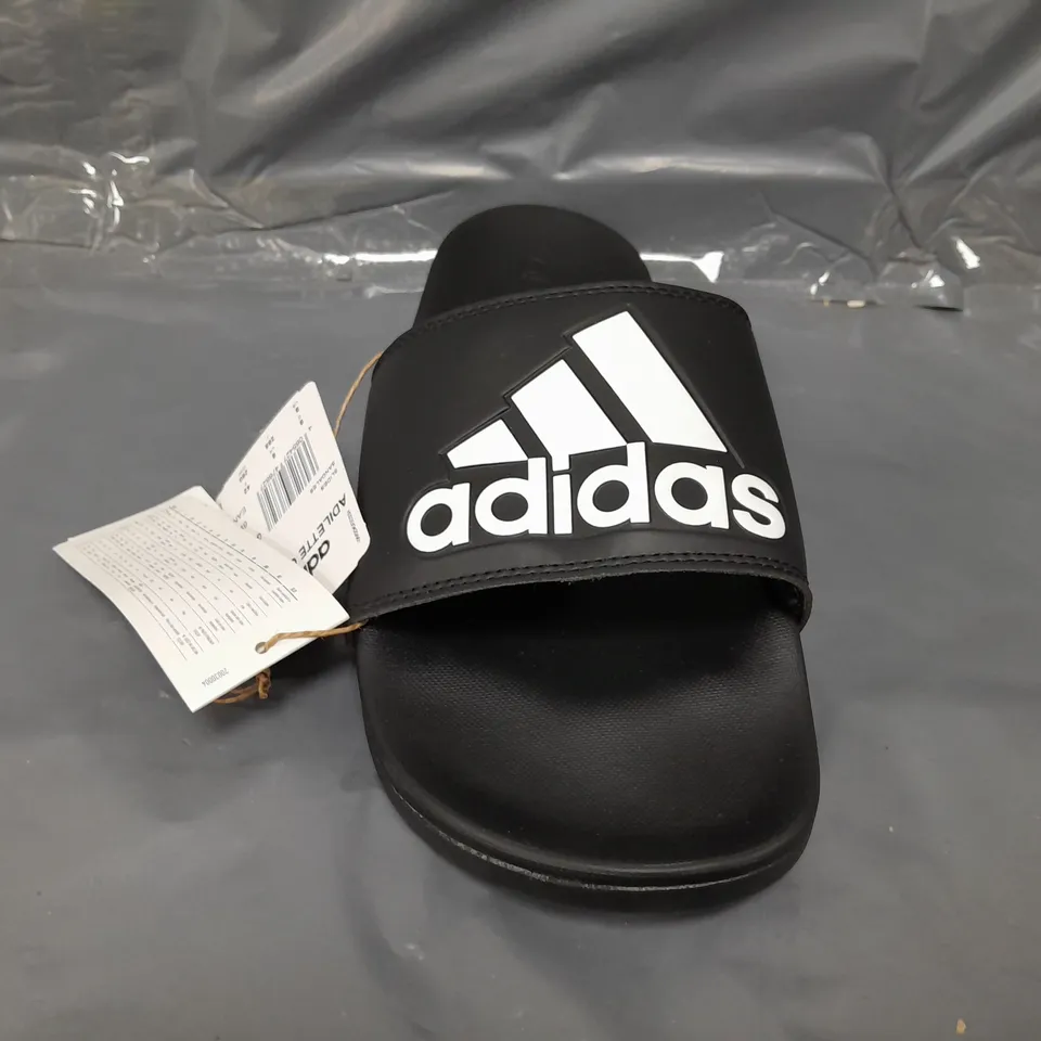 BOXED PAIR OF ADIDAS ADILETTE COMFORT SLIDERS IN BLACK/WHITE UK SIZE 8