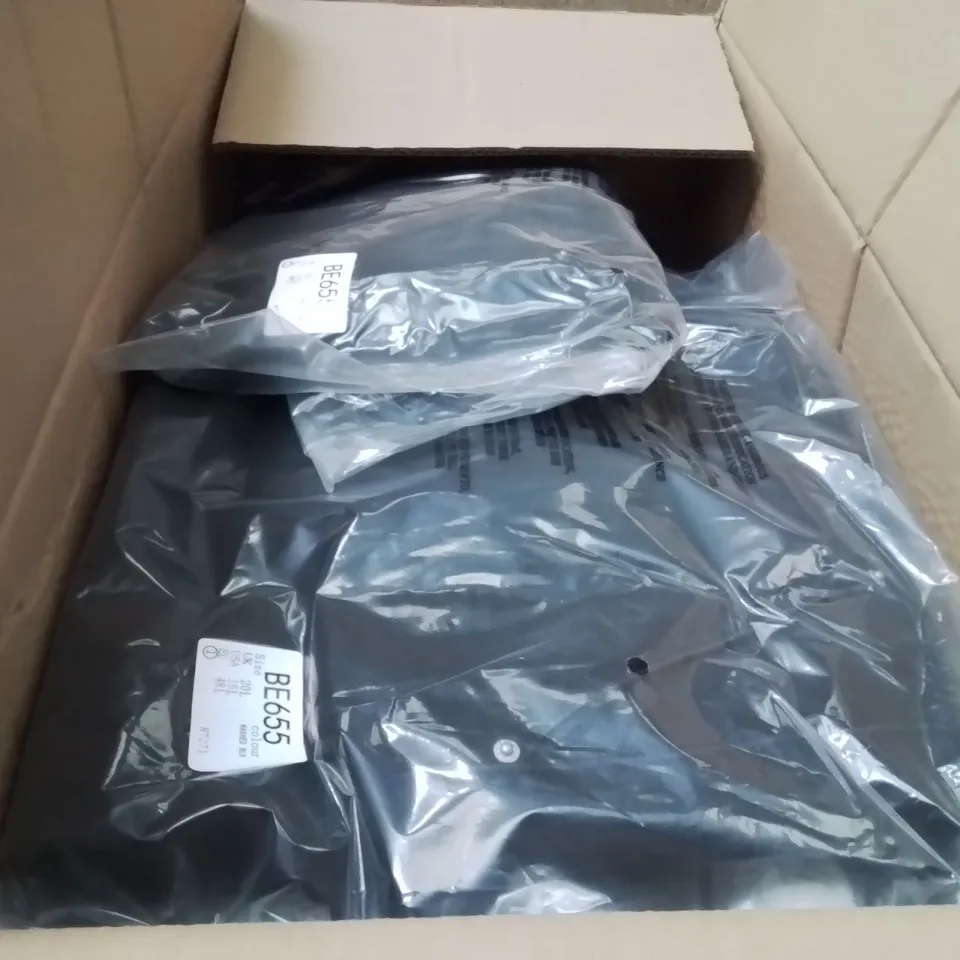 BOXED BRAND NEW APPROXIMATELY 14 SIMPLY BE PLEAT DETAIL JEANS WASHED BLZCK SIZE 20L