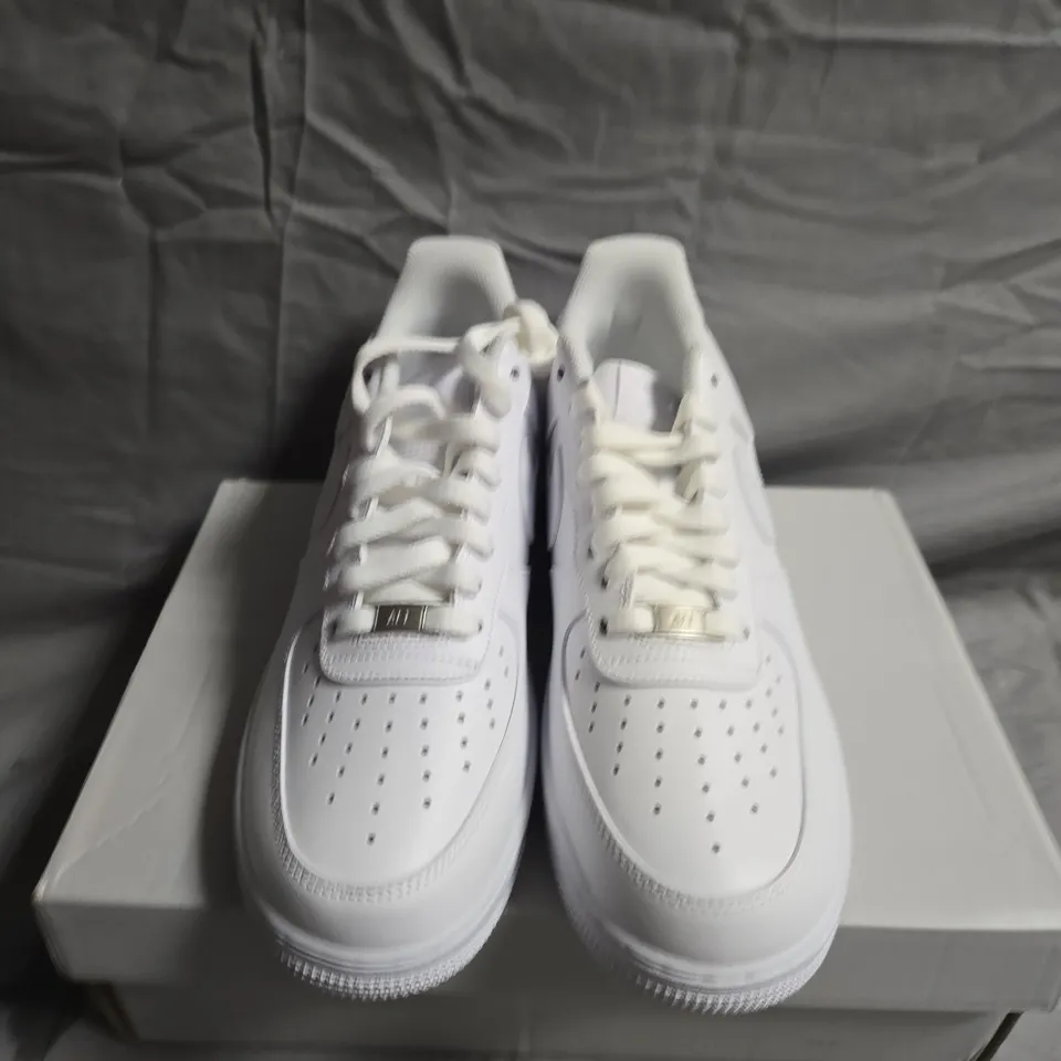 BOXED PAIR OF NIKE AIR FORCE 1'07 TRAINERS - UK SIZE 9