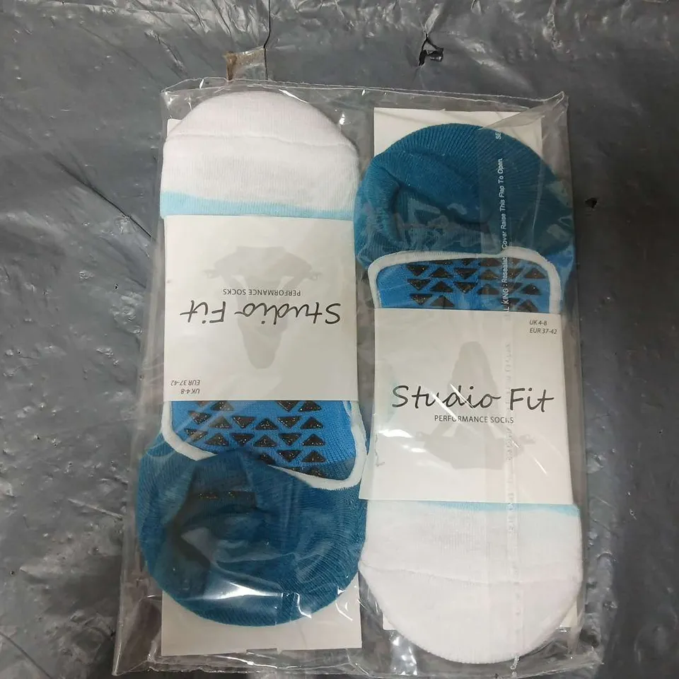 APPROXIMATELY 50 PACKS OF STUDIO FIT PERFORMANCE SOCKS (UK 4-8)