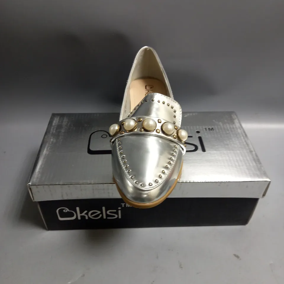 BOXED KELSI LADIES FLAT SHOES SILVER WITH BEADING DETAIL. SIZE 4
