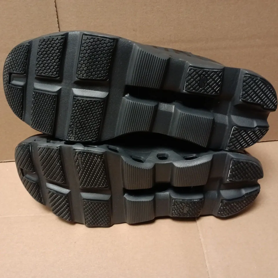 ON CLOUD SPEEDBOARD BLACK TRAINERS IN BLACK - UK 11