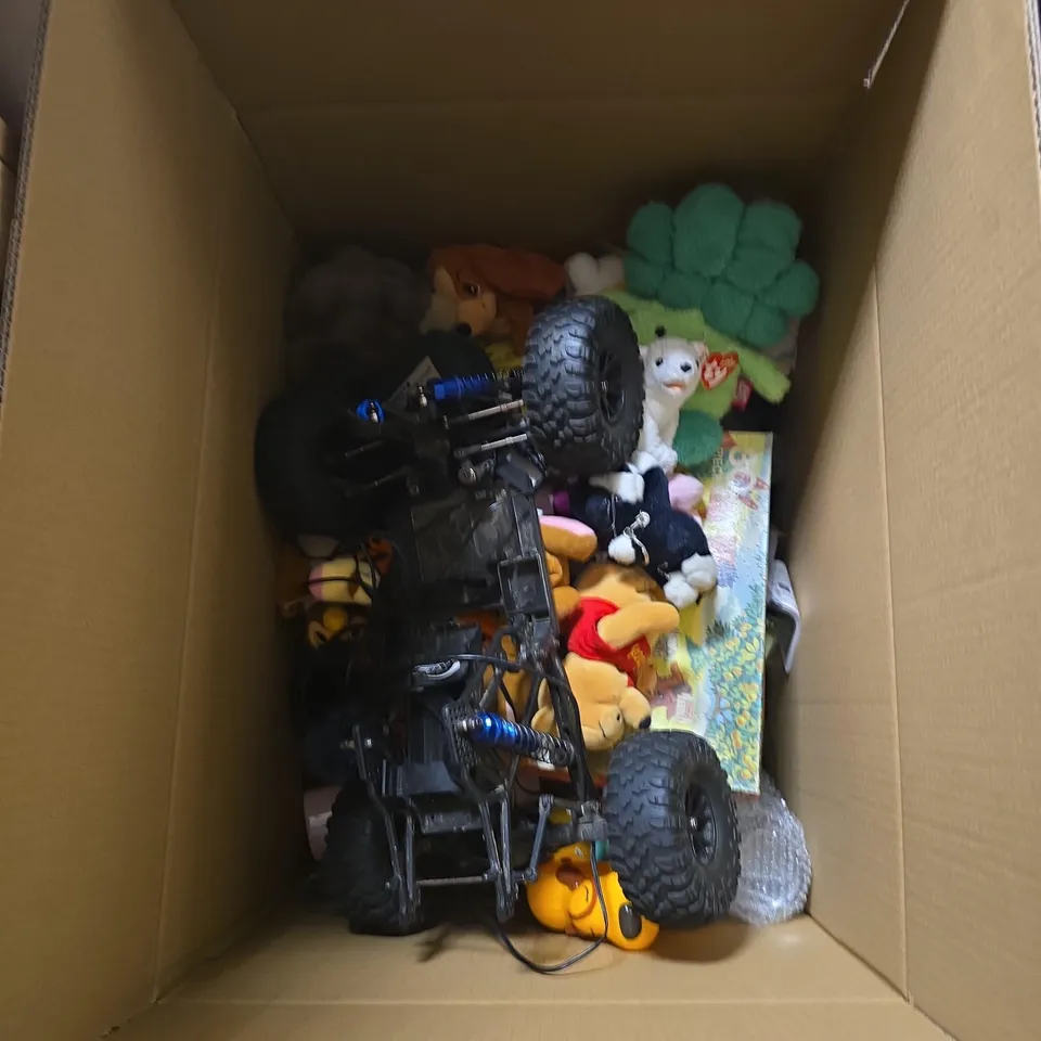 BOX OF APPROXIMATELY 10 ASSORTED CHILDRENS TOYS INCLUDING WINNIE THE POOH TOY, JIGSAW PUZZLE AND SNORKEL