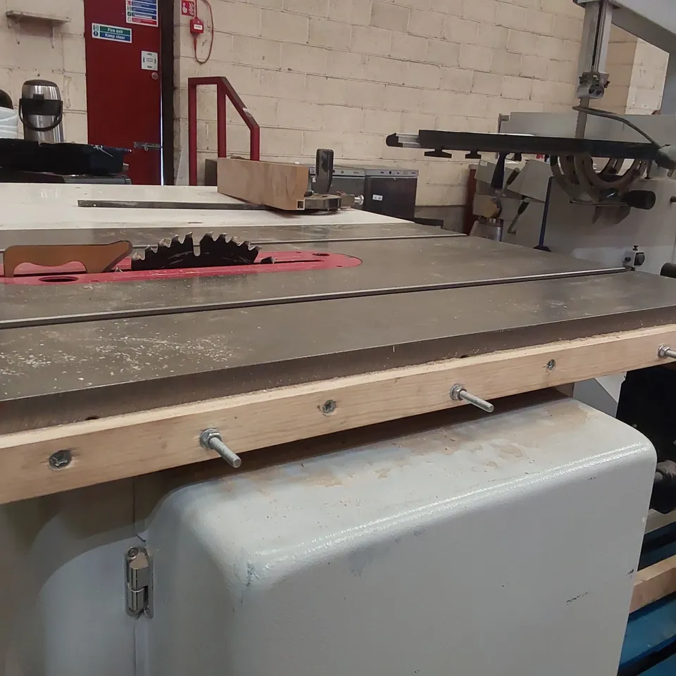 AXMINSTER TRADE AT254LTS TABLE SAW WITH EXTENSION TABLE