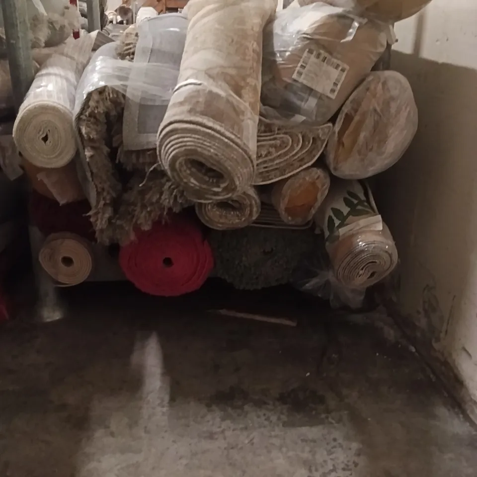 STILLAGE CONTAINING DESIGNER AREA RUGS APPROXIMATELY 15 RUGS 