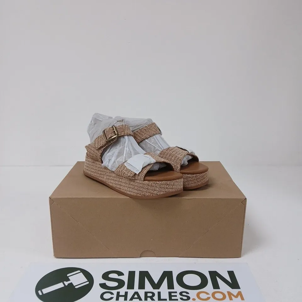 BLOWFISH MALIBU NATURAL MAGICAL REGULAR FIT SLINGBACKS – SIZE 5