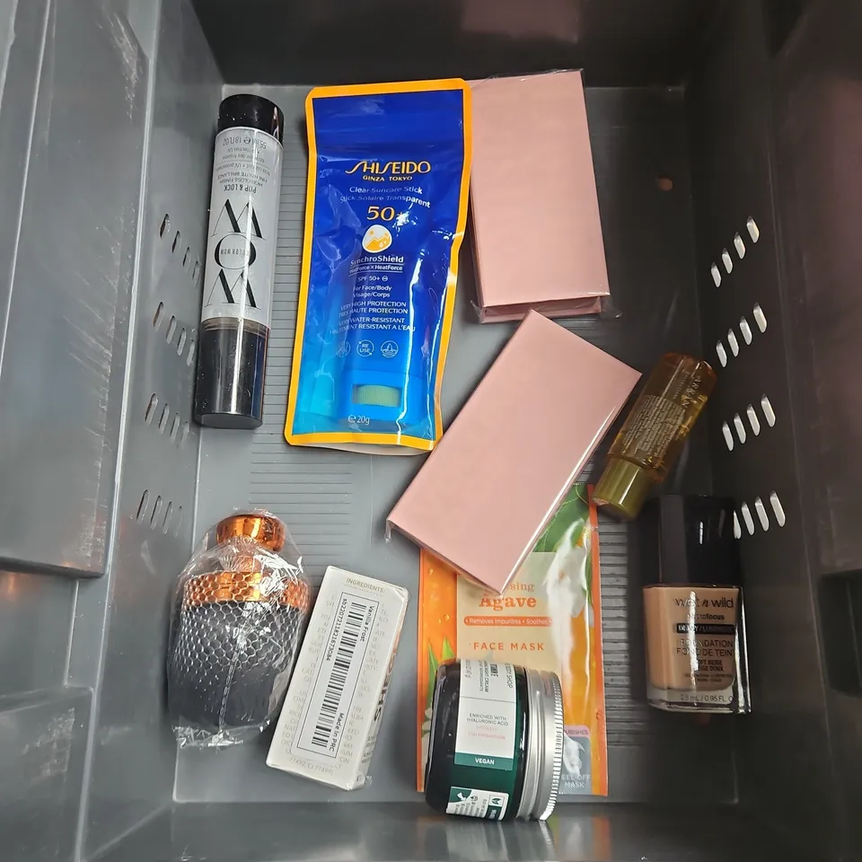 APPROXIMATELY 20 ASSORTED HEALTH & BEAUTY PRODUCTS TO INCLUDE - FALSE EYELASHES - SKIN+ME SUNSCREEN - ESTRID WHIPPED MOISTURISER - ETC