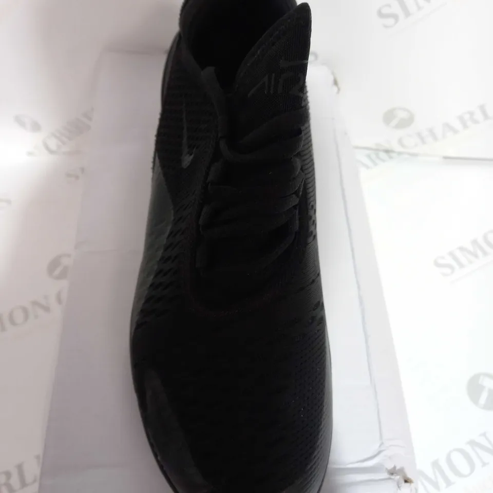 BOXEDC PAIR OF NIKE SHIOES IN BLACK SIZE 6 