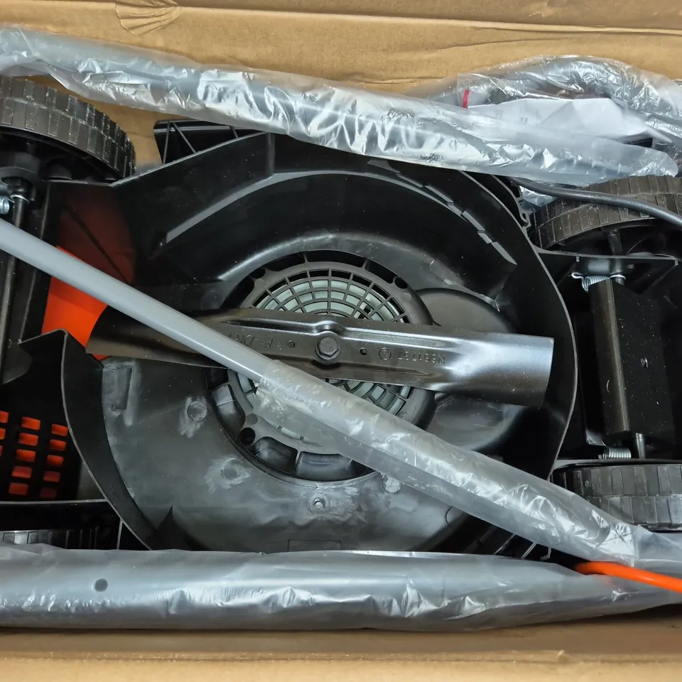 BLACK+DECKER 32CM ROTARY LAWNMOWER 