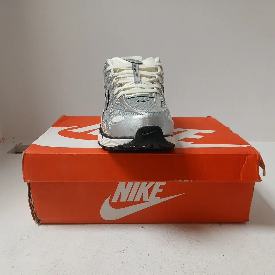 BOXED PAIR OF NIKE P-6000 TRAINERS IN METALLIC SILVER/GREY SIZE UK 9