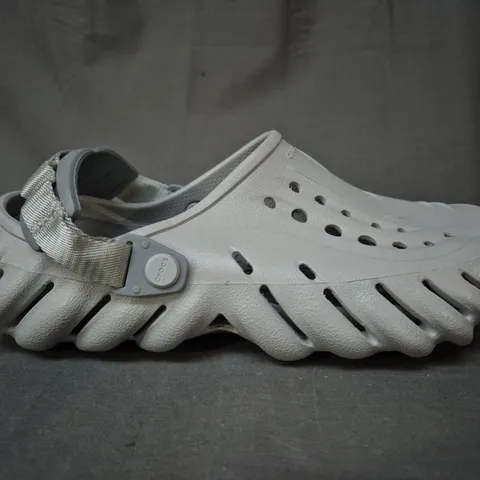 CROCS ECHO CLOG IN GREY - UK M6/W7