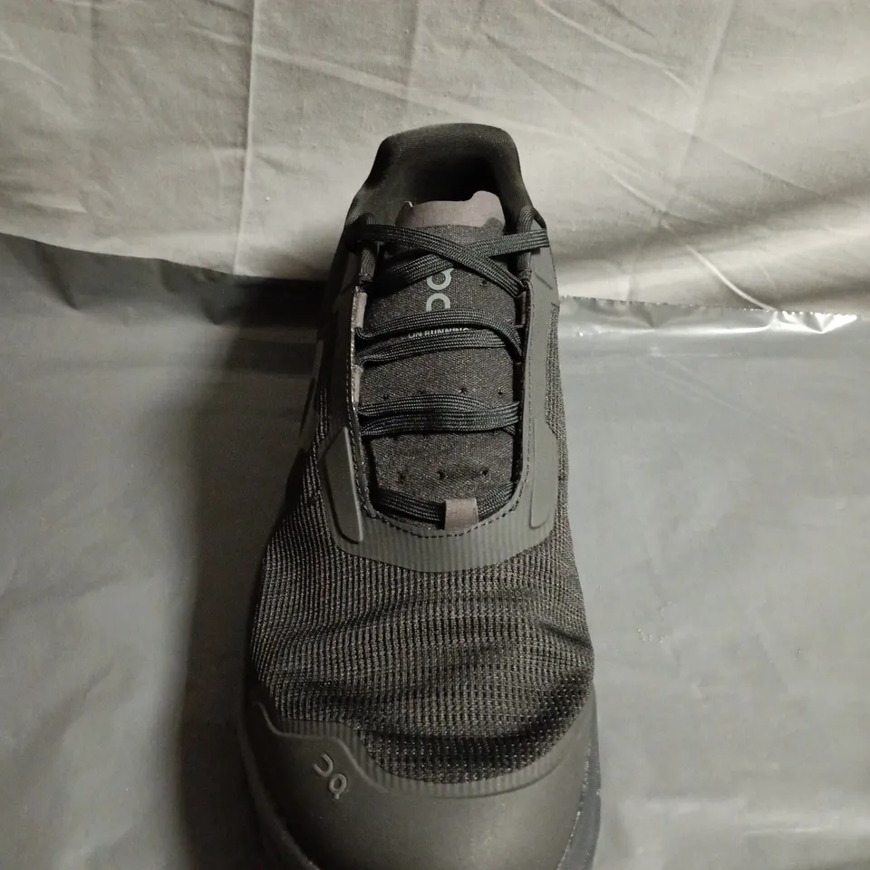 UNBOXED PAIR OF ON RUNNING CLOUD SNEAKERS – BLACK UK SIZE 10.5