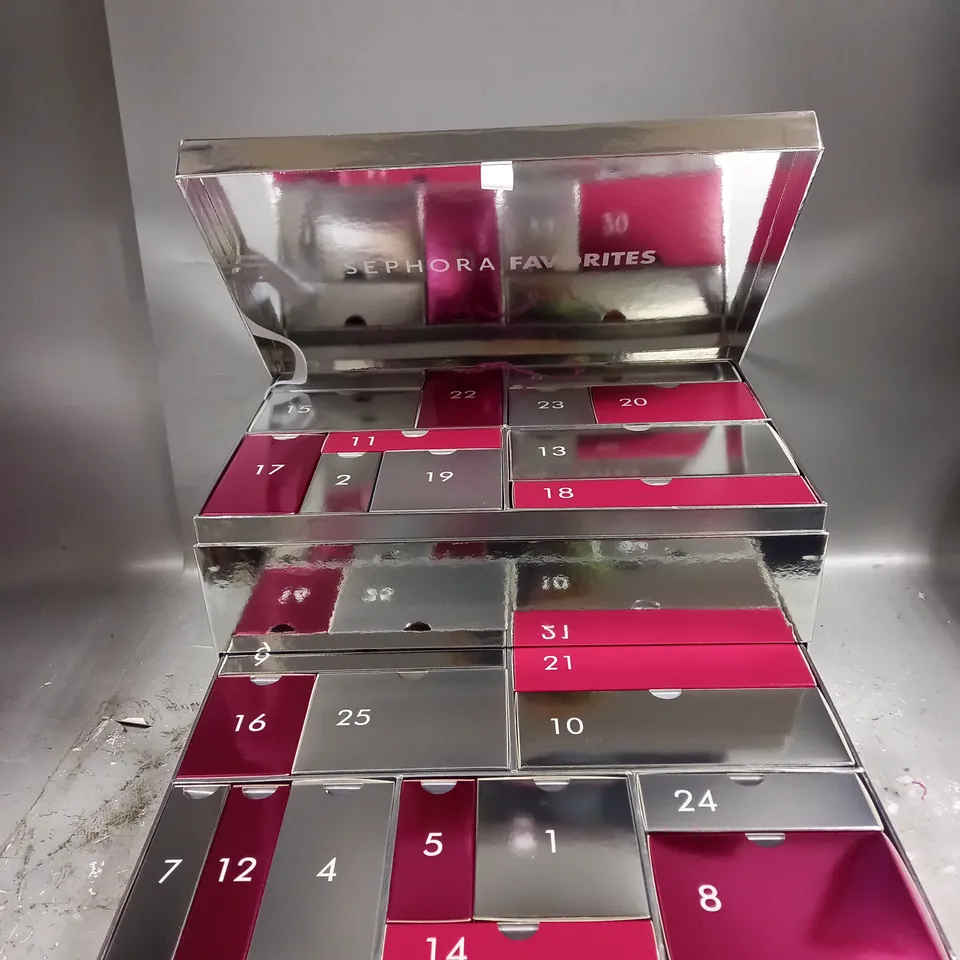 BOXED SEPHORA FAVOURITES MAKEUP ADVENT CALENDER