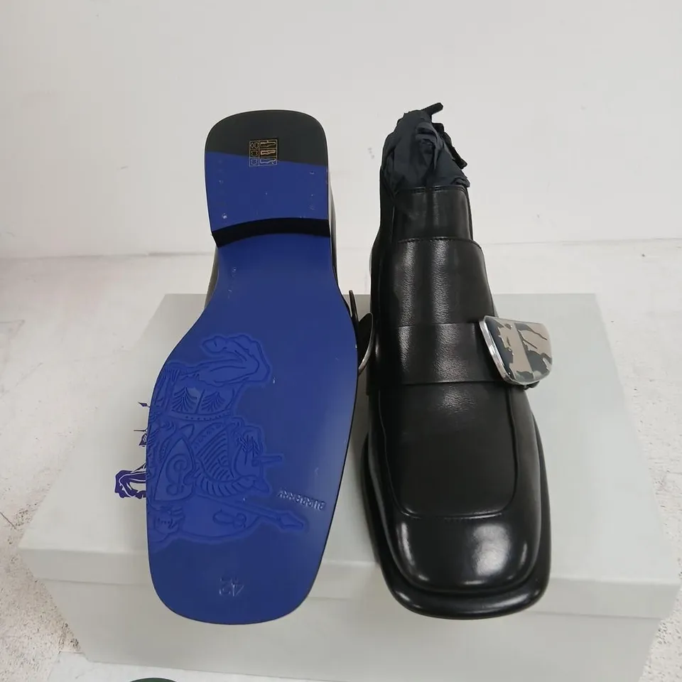 BURBERRY BLACK LEATHER BOOTS WITH BUCKLE STRAP – UK 8 (EU 42)