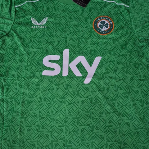 CASTORE IRELAND FOOTBALL TOP IN GREEN SIZE MEDIUM