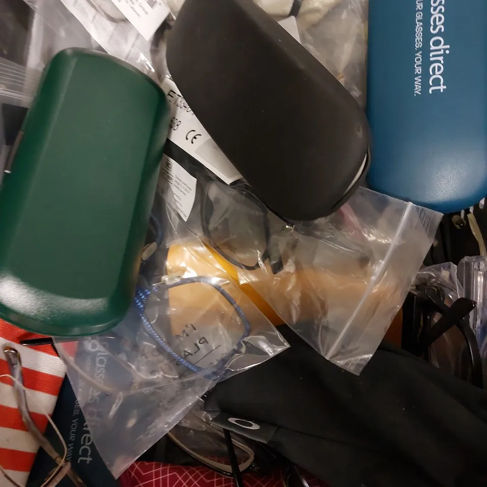 LOT OF APPROX 20 ASSORTED PAIRS OF GLASSES/SUNGLASSES	 