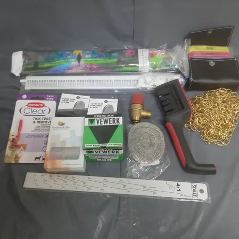 BOX OF APPROXIMATELY 8 ASSORTED ITEMS TO INCLUDE - BOBTWIST CLEAR, PILL BOXES, AND TOOL SHARPENER ETC. 