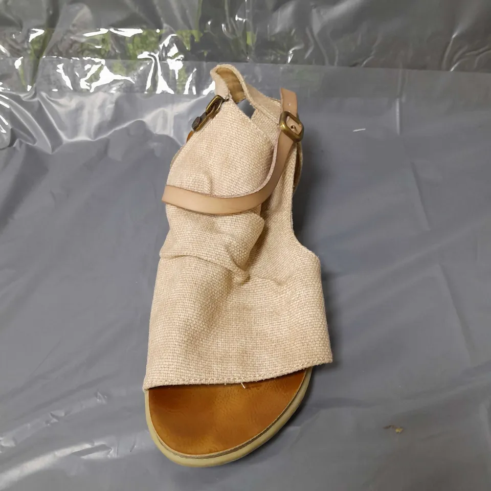BLOWFISH MALIBU BUTTERFLY SANDALS CASHEW SIZE 6