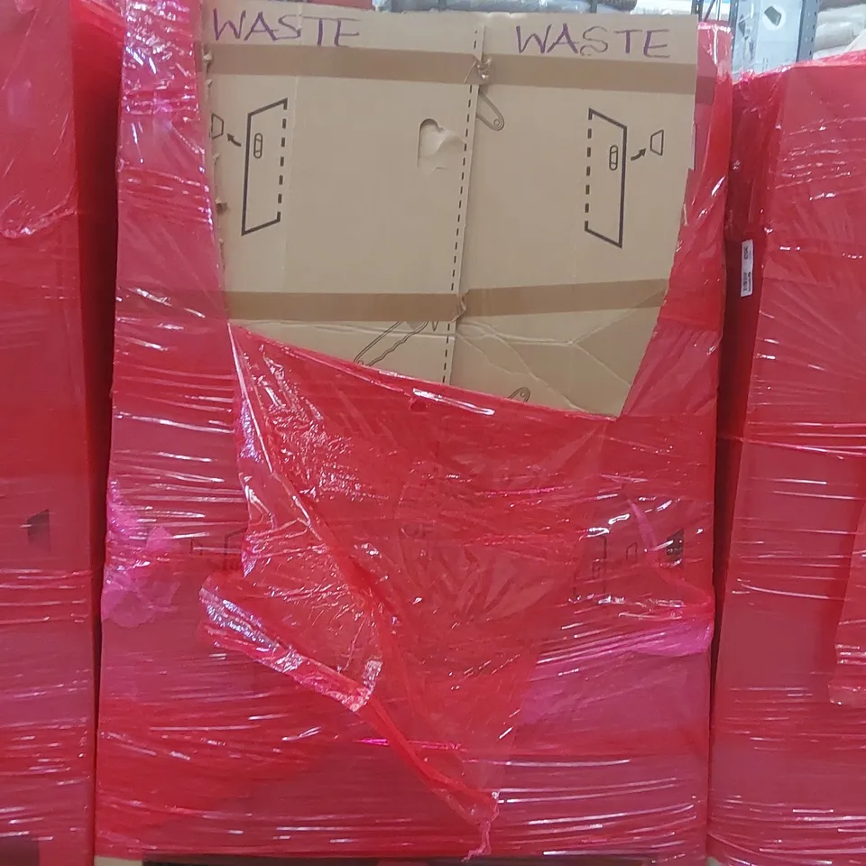 PALLET CONTAINING A LARGE QUANTITY OF ASSORTED ITEMS INCLUDING: PRESSURE CURVED SHOWER SCREEN PARTS, NORFOLK PINE GARLANDS, HYDROPONIC BUCKETS ECT