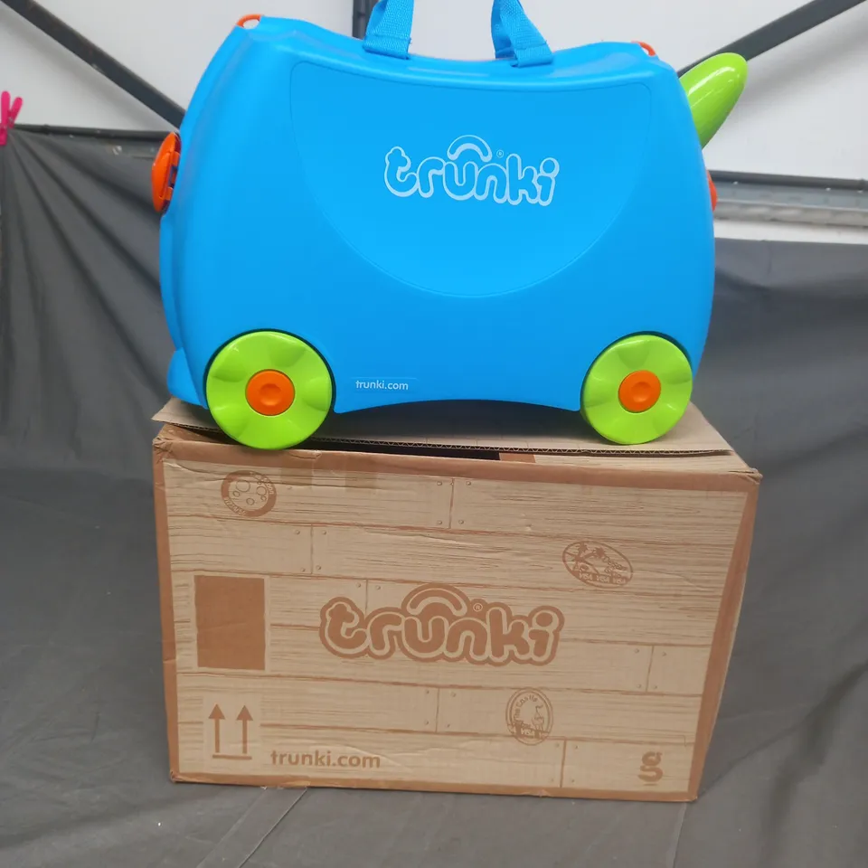 BOXED TRUNKI KIDS RIDE ON SUITCASE 