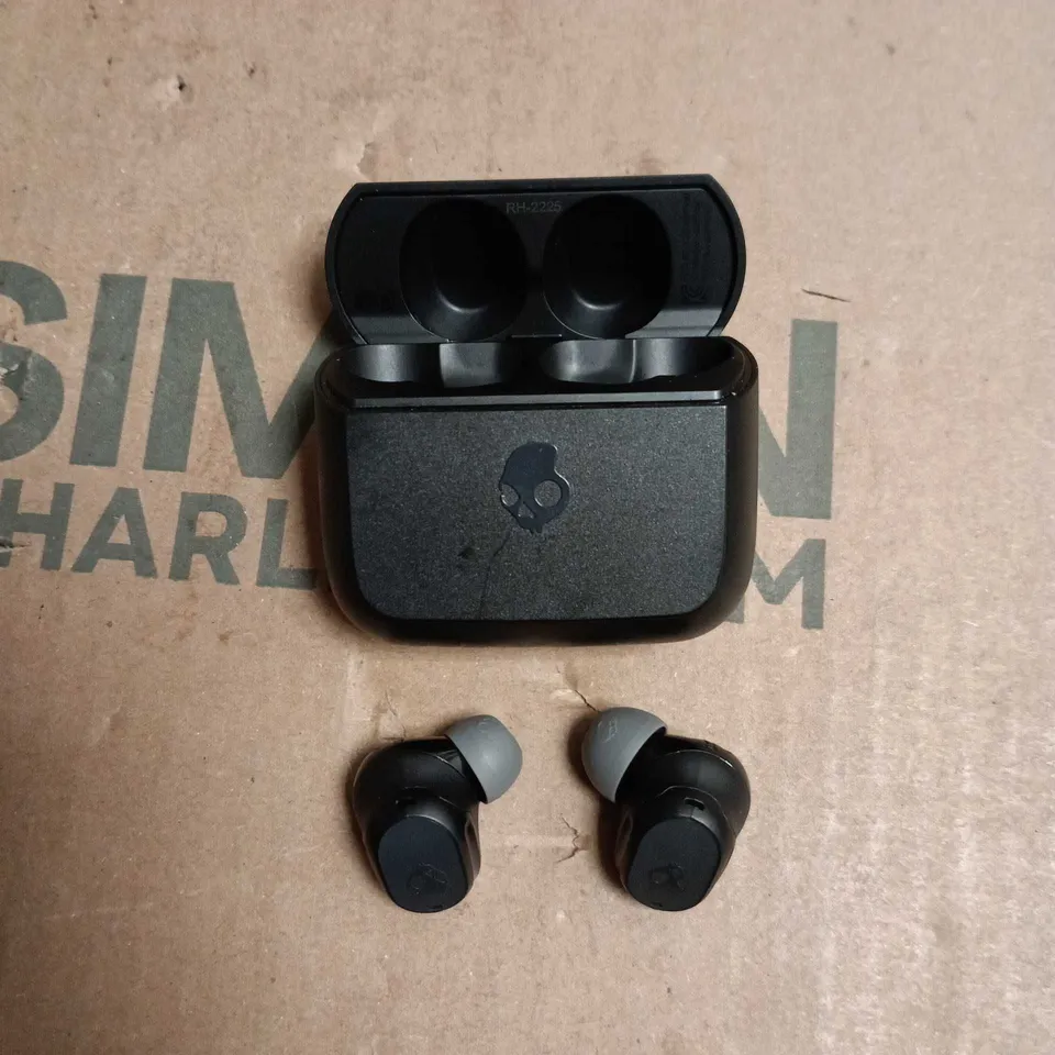 SKULLCANDY MOD TRUE WIRELESS EARBUDS WITH CHARGING CASE – BLACK - UNBOXED 