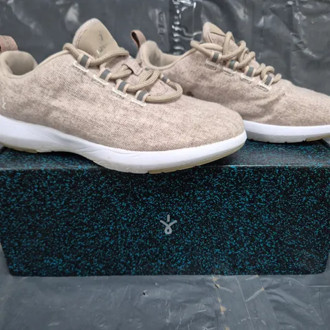 BOXED PAIR OF EMU AUSTRALIA BARKLY TRAINERS IN MUSHROOM SIZE 5