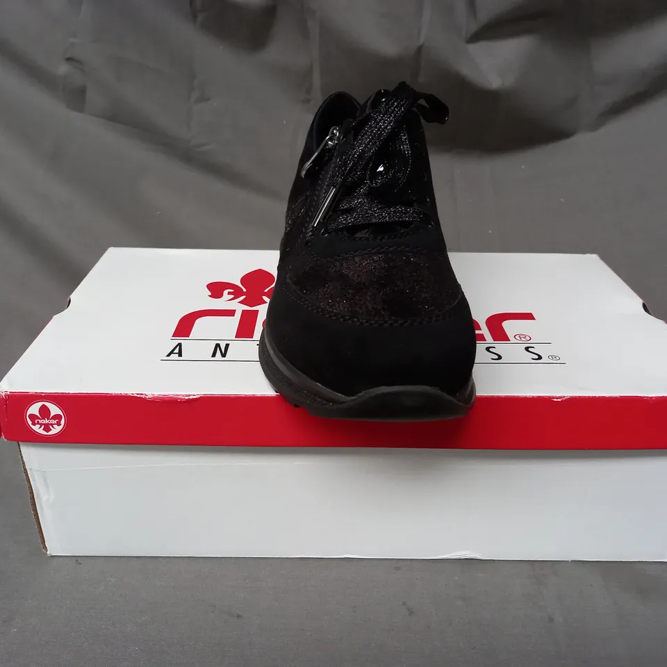 BOXED PAIR OF RIEKER ZIP TRAINERS IN BLACK SIZE 5