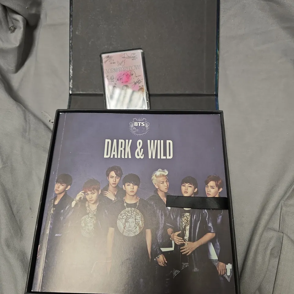 BTS DARK & WILD – ALBUM BOX SET WITH CD, PHOTO CARD & BOOKLET
