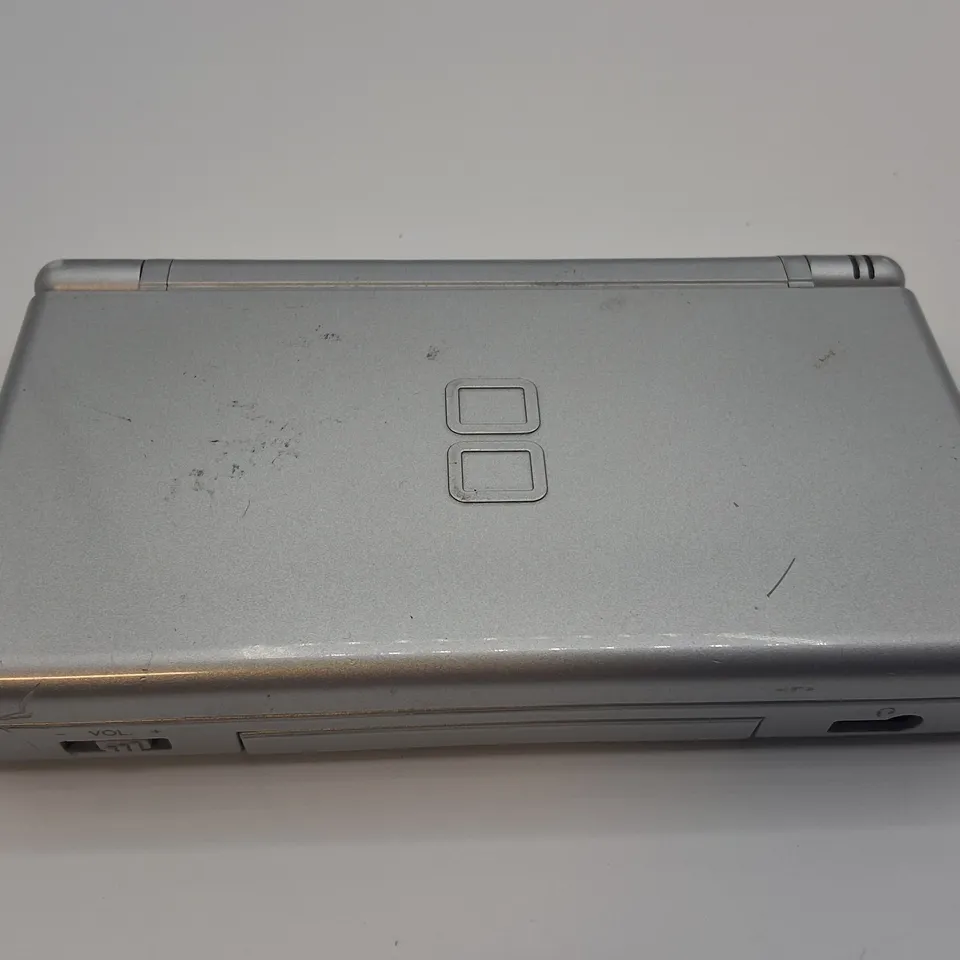UNBOXED NINTENDO DS LITE IN SILVER - USG 001