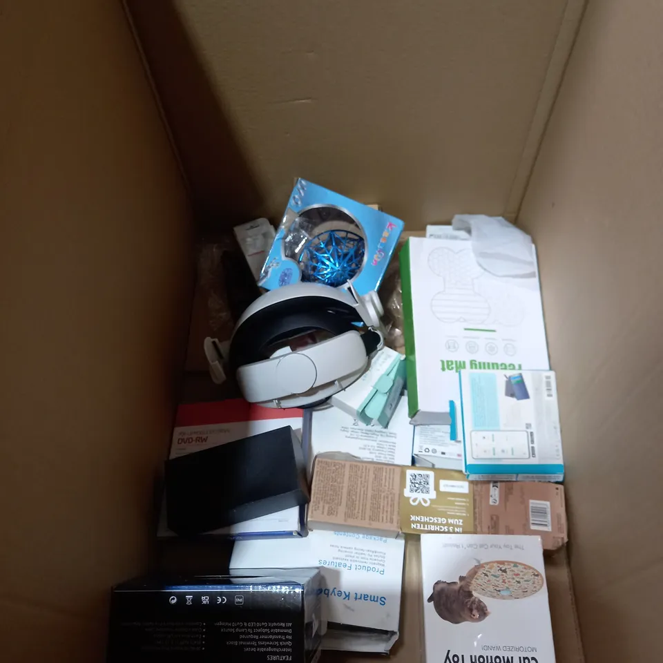 LOT OF ITEMS APPROXIMATELY 10 TO INCLUDE BABYS MANICURE SET, FEEDING MAT, OCULUS PIECE ETC