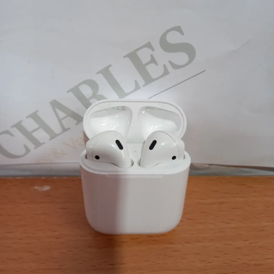 APPLE AIRPODS