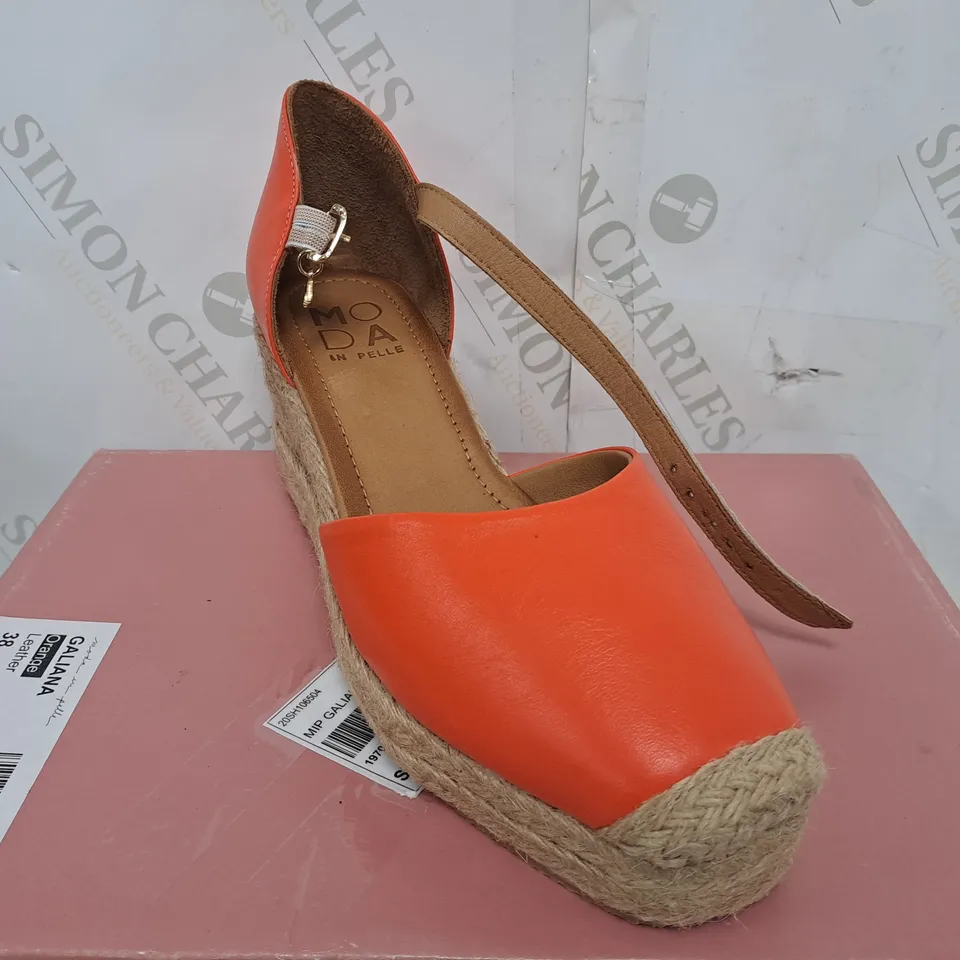 PAIR OF MODA IN PELLE GALIANA WEDGE IN ORANGE - SIZE 38