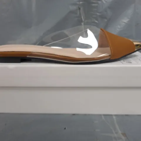 BOXED PAIR OF UNBRANDED POINTED TOE OPEN BACK SHOES IN TAN/CLEAR/METALLIC GOLD SIZE EU 44